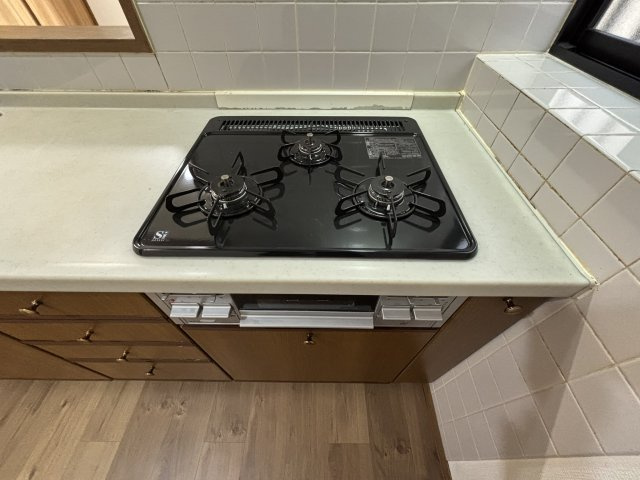 ガスコンロは新品交換致しました。