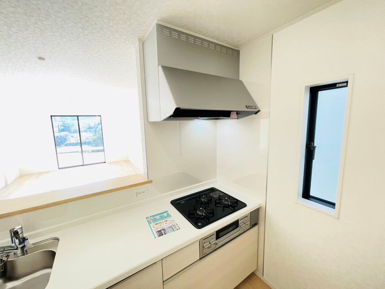 豊田市野見山町第5　新築分譲住宅　全2棟　2号棟のキッチン|便利な3口コンロ。