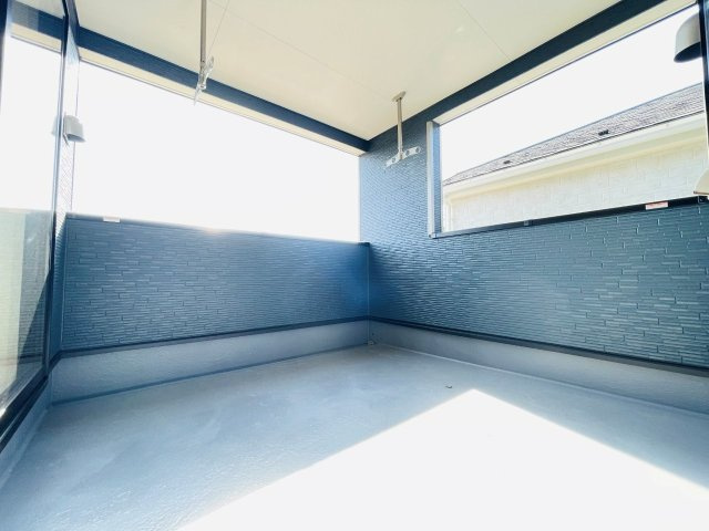 豊田市野見山町第5　新築分譲住宅　全2棟　2号棟のバルコニー|多用途に使えるインナーバルコニー付き。突然の雨でも安心です♪