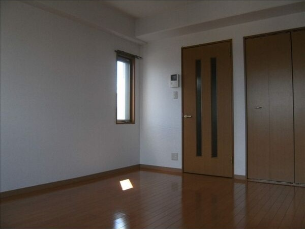 レージュ高畑Ⅰの居間・リビング