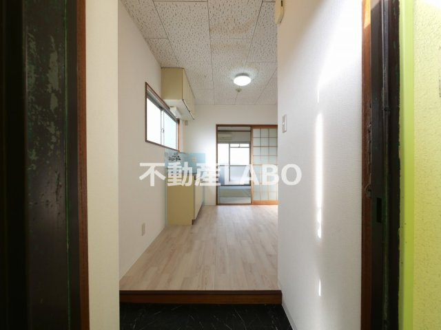 グランドハイツカワハラのエントランス