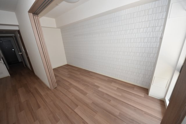 プレサンス心斎橋ニスト