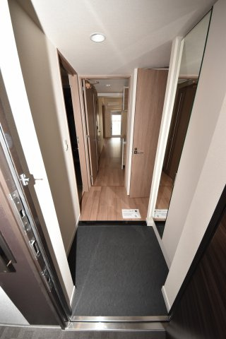 プレサンス心斎橋ニストの玄関|ゆったりとした玄関です