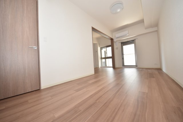 プレサンス心斎橋ニストの居間・リビング|居間です