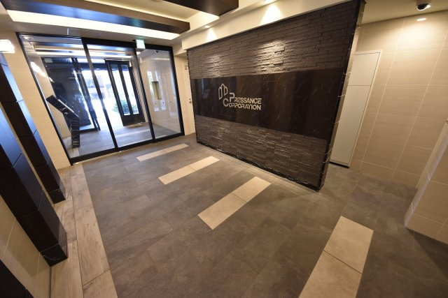 プレサンス心斎橋ニストのエントランス|落ち着いたエントランスです