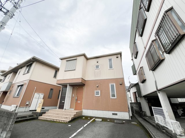 メゾンEYE C棟の外観