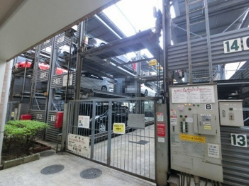 ベイステート安間の駐車場