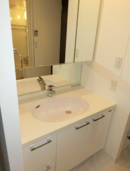 【独立洗面台】 | セントラルコート練馬ラヴィアーナ | 嬉しい独立洗面台付き。