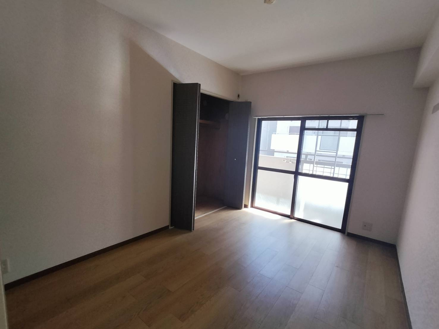 リーグレック元町の洋室