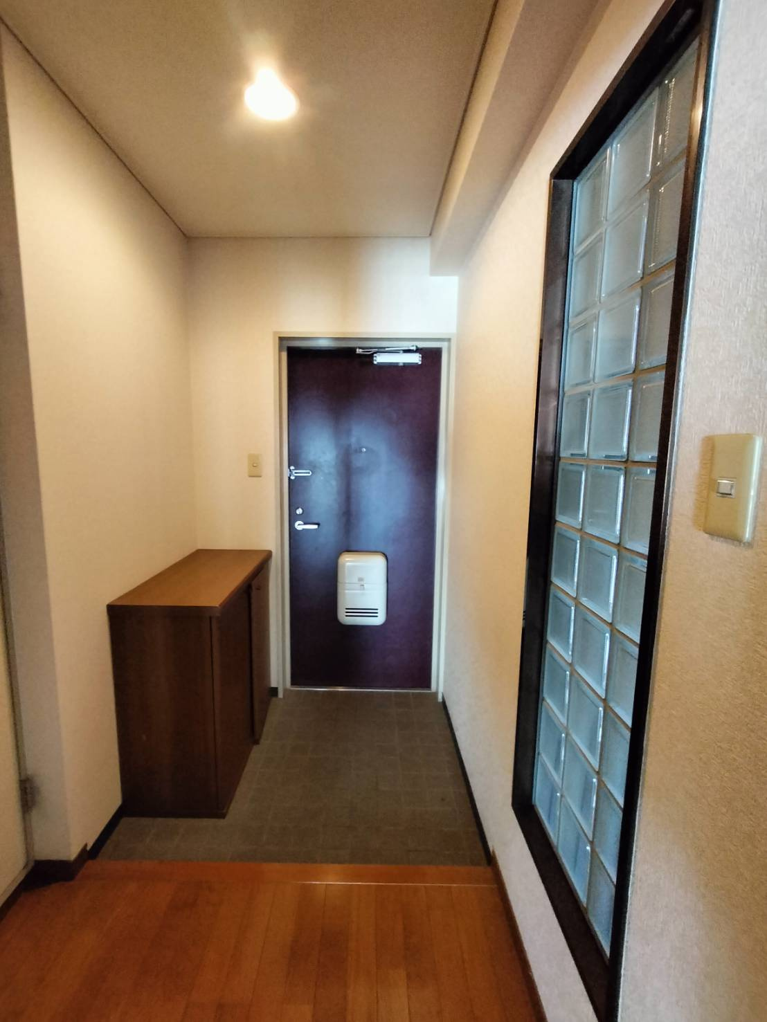 リーグレック元町の玄関