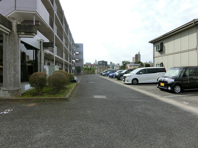 ドミールピアの駐車場