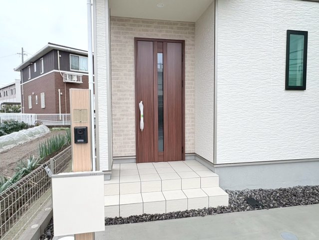 ハートフルタウン　江南市宮後町２期　全１区画分譲の玄関|玄関ドアの鍵はディンプルキーと内側はサムターンキーになっており防犯性の高い仕様になっています。