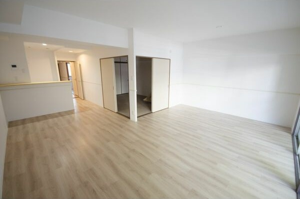 ピボットマンション八幡の居間・リビング