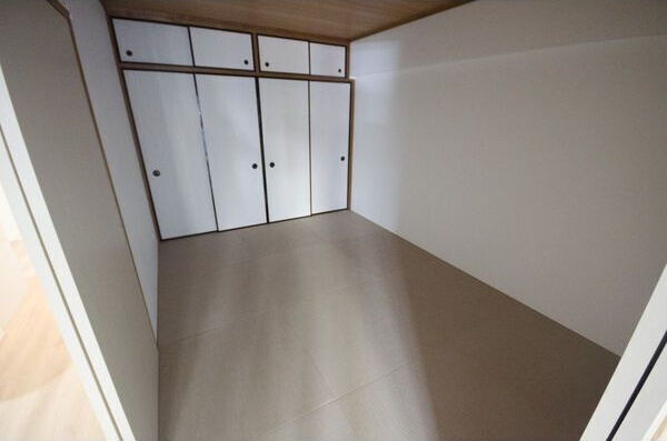 ピボットマンション八幡の洋室