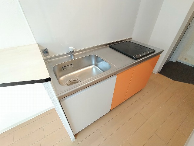 神戸市須磨区須磨浦通６丁目のハイツのキッチン|システムキッチン（IH２口）