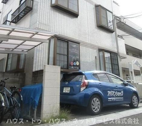 メゾン・アミューレの駐車場