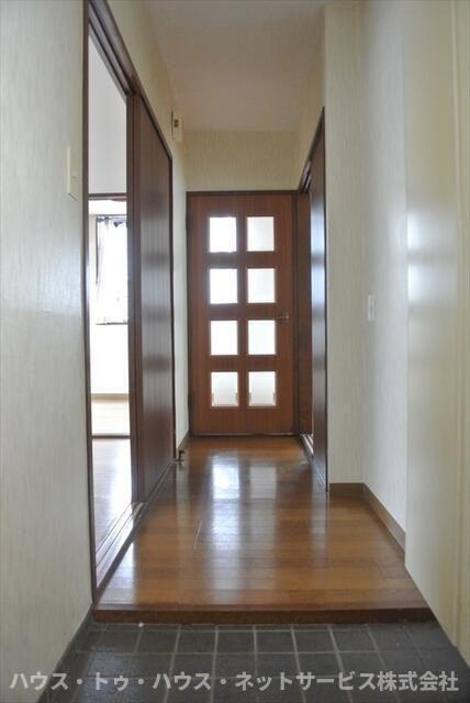 メゾン・アミューレの玄関