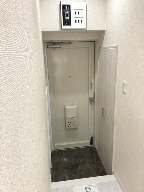 両国サンハイツの玄関