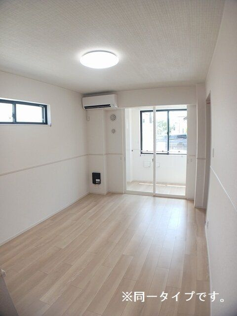 サニーコート伏見の居間・リビング|同一タイプです。