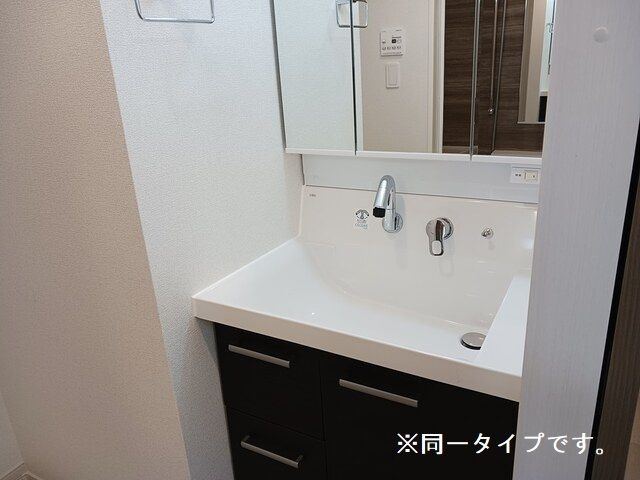 サニーコート伏見の洗面所|同一タイプです。
