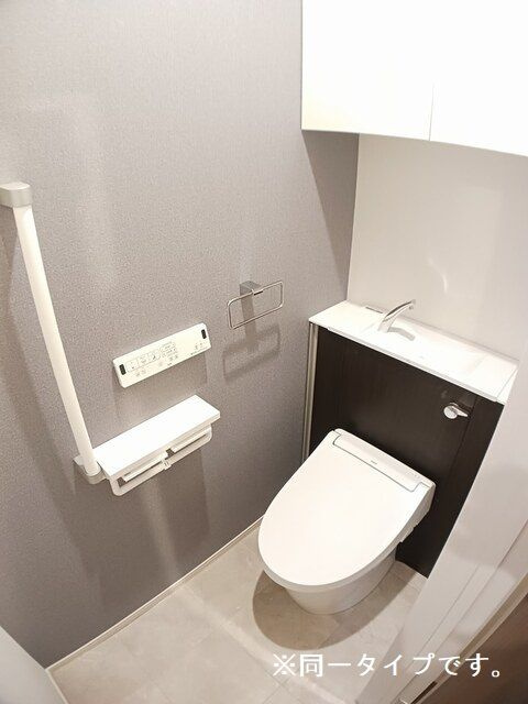 サニーコート伏見のトイレ|同一タイプです。