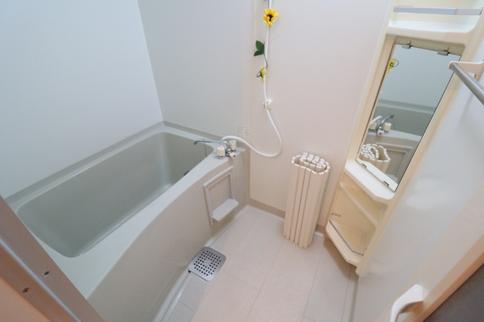 グランドセントレア888 Bの浴室|追い焚き給湯機能付き