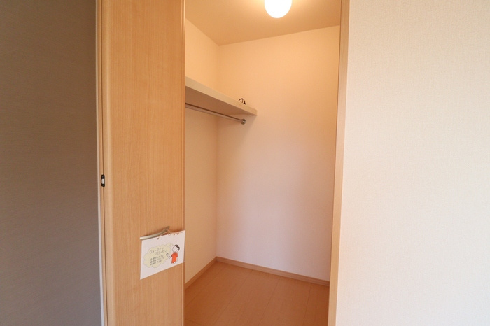 グランドセントレア888 Bの収納|たっぷり収納できるウォークインクローゼット