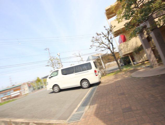 サンローレル生駒の駐車場