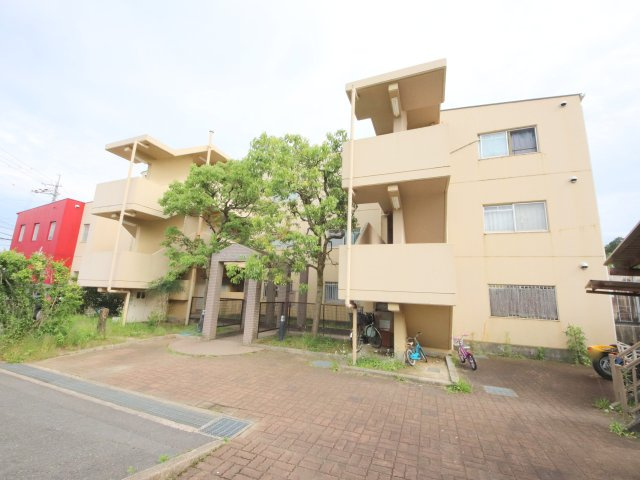 サンローレル生駒の外観