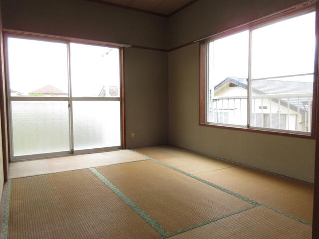 和室６帖　窓２面あり開放的