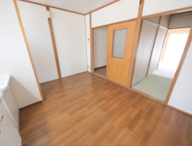 橋本マンションの居間・リビング