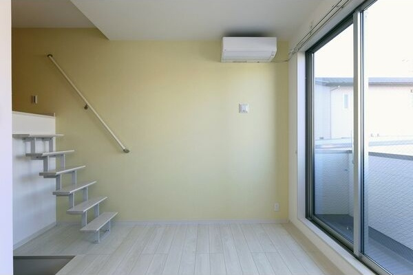 ジュネス明治の洋室