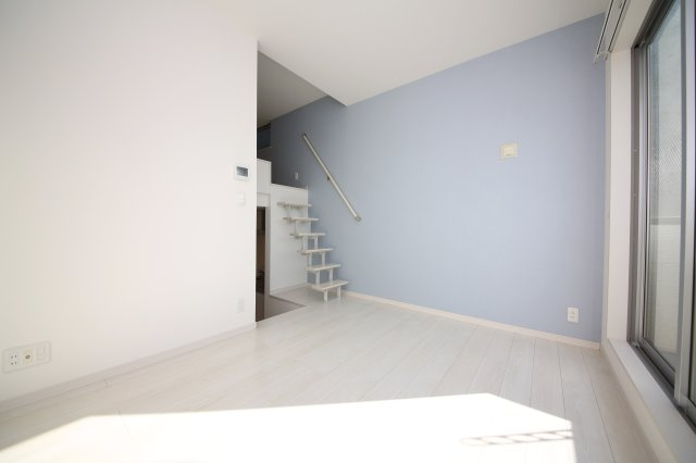 ジュネス明治の玄関