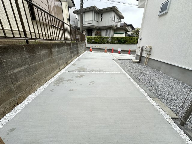 横浜市保土ケ谷区新井町新築戸建ての駐車場|駐車スペースです。２台分あるので、将来的に車が増えても安心です。