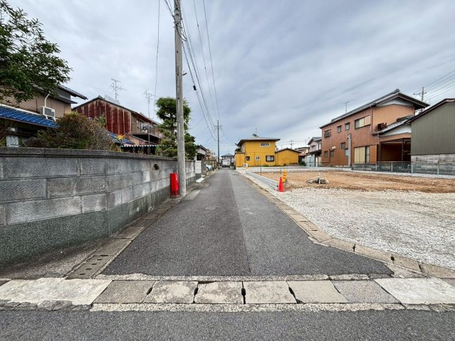 リーブルガーデン　大垣市中野町1丁目　全2区画分譲の前面道路含む現地写真|「現地（2025年10月21日）撮影」　
■前面道路　
■ヤマダ不動産　株式会社リライフ