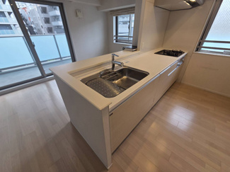 【キッチン】 | ブランズシティ天神橋筋六丁目 | 調理スペースや収納十分にあり、快適にお過ごしいただけます。