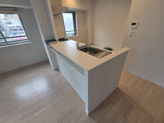 【キッチン】 | ブランズシティ天神橋筋六丁目 | 開放感のあるカウンターキッチンです。調理もしやすいシンクの大きさです