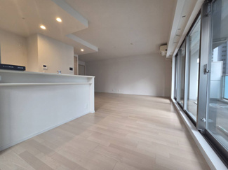 【居間・リビング】 | ブランズシティ天神橋筋六丁目 | クリーニング実施後のリビングです。キレイな仕上がりです