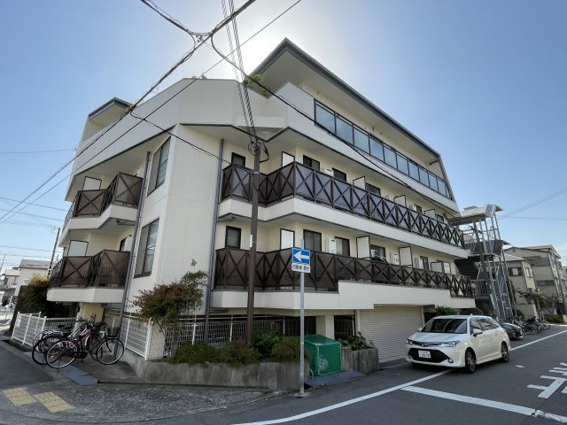 リンダプラヤ甲子園の外観