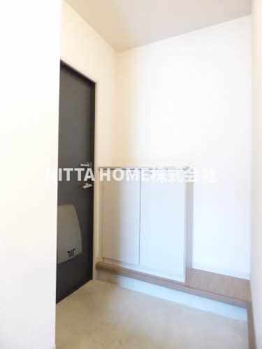 ポワッソン・ルージュの玄関|十分なスペースの玄関です◆