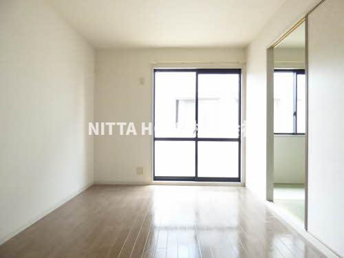 ポワッソン・ルージュの内装|こちらの洋室は5.9帖です◇