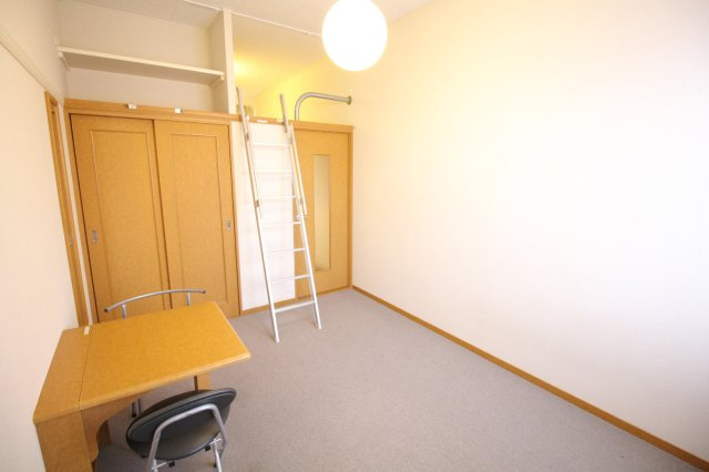 レオパレスナップロイヤルの居間・リビング