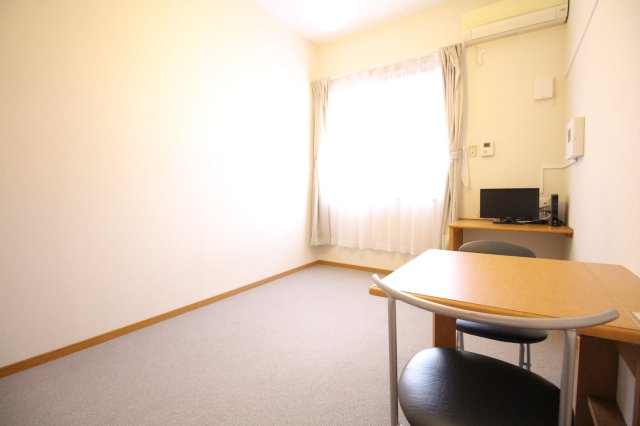 レオパレスナップロイヤルの居間・リビング