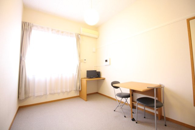 レオパレスナップロイヤルの居間・リビング