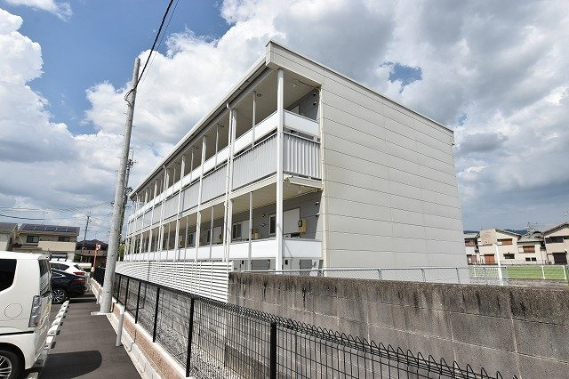 レオパレスナップロイヤルの外観