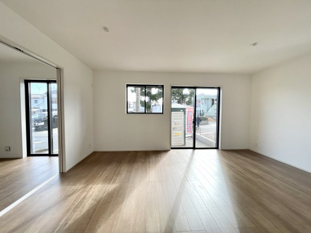 練馬区大泉町2丁目　ZEH水準省エネ邸宅　全7棟の居間・リビング|G号棟