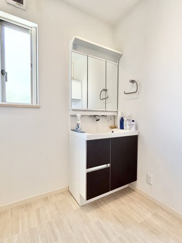 一宮市下田一丁目戸建の独立洗面台|1階洗面台