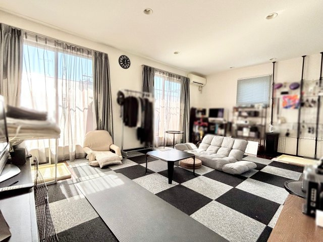 一宮市下田一丁目戸建の洋室|2階洋室約16.8帖