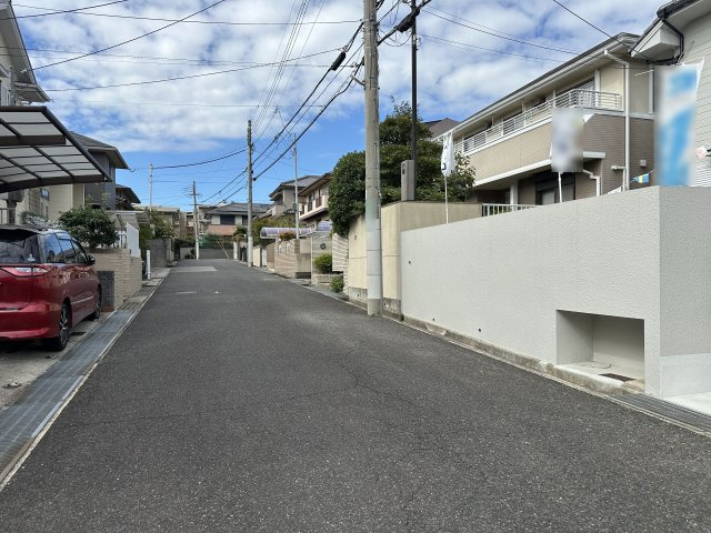 神戸市西区樫野台４丁目戸建の前面道路含む現地写真