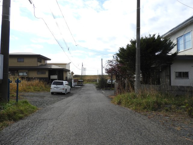 興津3丁目　土地（解体更地渡し）の前面道路含む現地写真